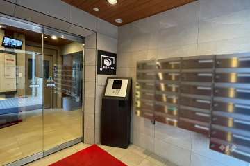 エントランスはオートロック付きです。