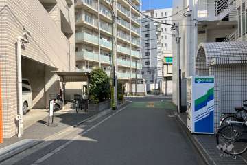 敷地南側の前面道路