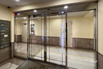 エントランスはオートロック付きです。