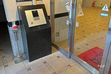 エントランスはオートロック付きです。