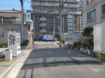 敷地北側の前面道路