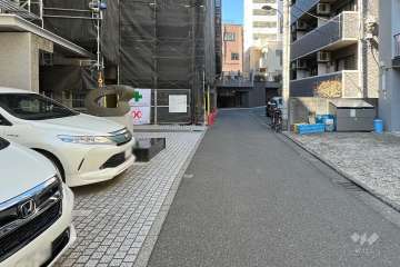 敷地北側の前面道路