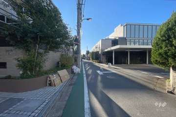 敷地南西側の前面道路