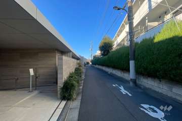 敷地北西側の前面道路