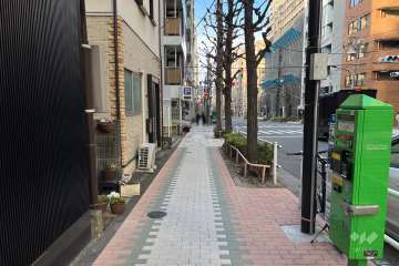 敷地東側の前面道路