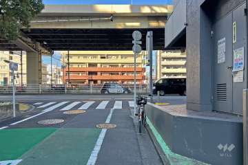 敷地の西側前面道路（南側から）