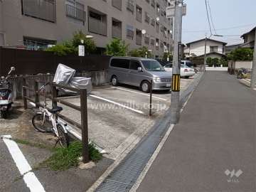 敷地南側にある敷地内駐車場（平面式）