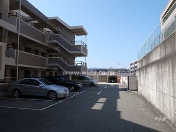 敷地内駐車場（屋外平面式と機械式があります。）