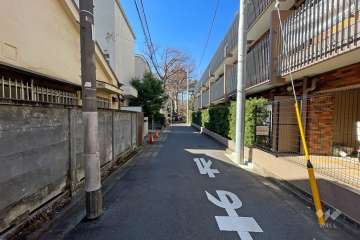 敷地の南側前面道路