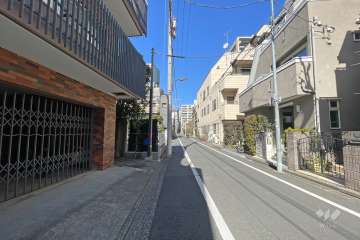 敷地の東側前面道路