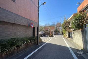 敷地北側の前面道路