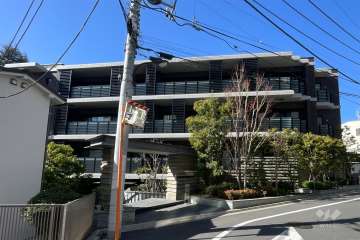 ザ・パークハウス御苑内藤町の外観（南東側から）