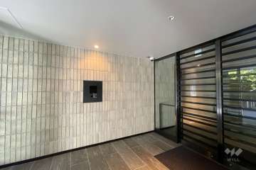 エントランスはオートロック付きです。