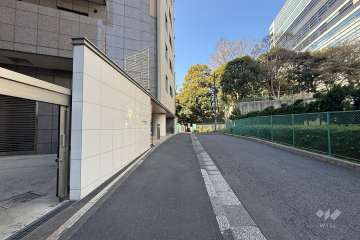 敷地北側の前面道路　