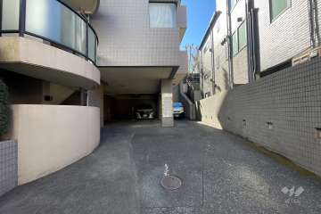 敷地内駐車場（屋外平面式・屋内機械式）