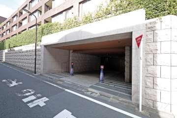 駐車場の出入り口