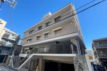 信濃町マンションの外観（南西側から）