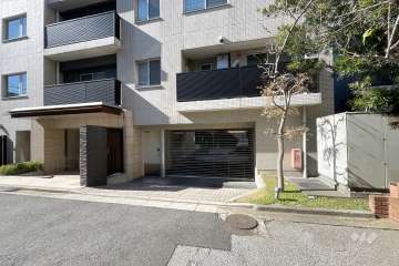 駐車場の出入り口（リングシャッター付き）