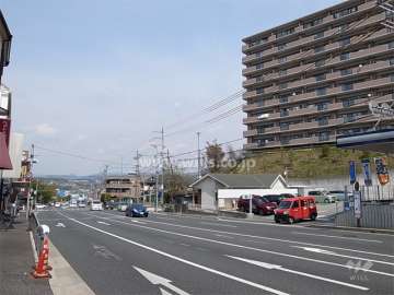 敷地の南西側には国道173号線が走っています。