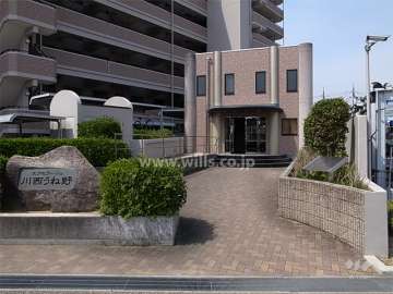 エントランスアプローチ、エントランス棟