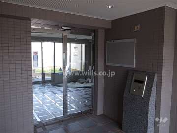 エントランスはオートロック付きです。