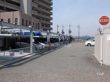 敷地内駐車場（屋外平面式と屋外機械式とがあります。）