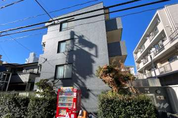 スカイコート新宿第6の外観（北東側から）