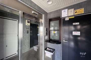 エントランスはオートロック付きです。