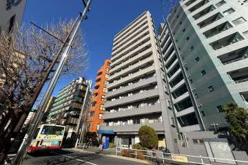 ヴェルト新宿の外観（南側から）