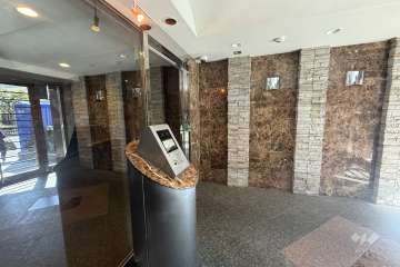 エントランスはオートロック付きです。