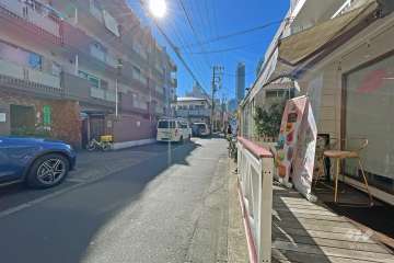 敷地の西側前面道路（北側から）