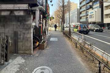 敷地の西側前面道路（北側から）