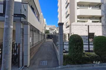 敷地西側の通路（南側から）