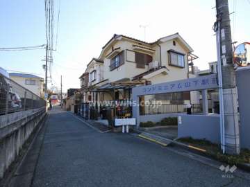 敷地北側の前面道路