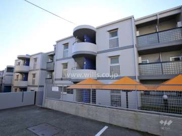 コンドミニアム山下駅前の外観（北東側から）