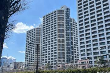 西戸山タワーホウムズセントラルタワーの外観（北東側から）