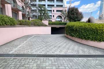 駐車場の出入り口　