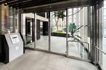 エントランスはオートロック付きです。