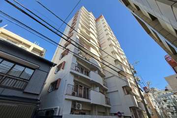 四谷コーエイマンションの外観（南西側から）