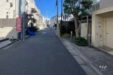 敷地北西側の前面道路