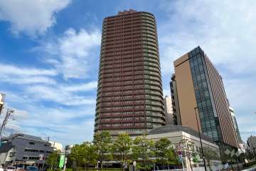 ローレルコート新宿タワーの外観（北西側から）