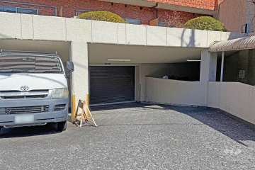 駐車場の出入り口（リングシャッター付き）