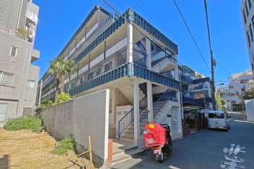 シャンブル市ヶ谷の外観（南西側から）