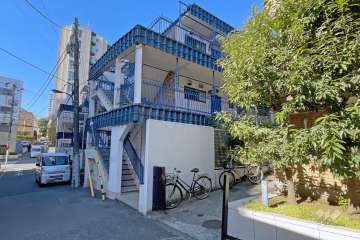 シャンブル市ヶ谷の外観（南東側から）