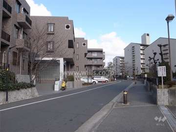 敷地東側の前面道路