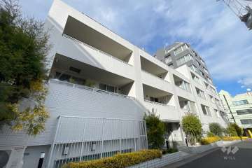 パークホームズ市ヶ谷の外観（南西側から）