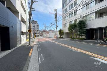 敷地東側の前面道路