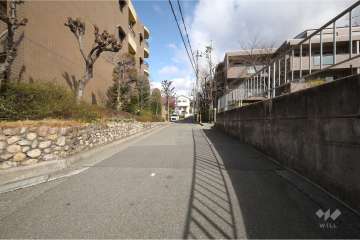 敷地東側の前面道路