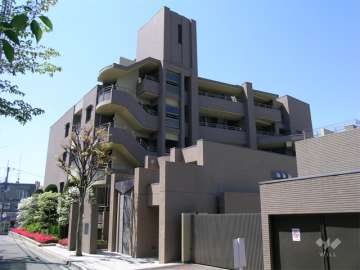 ファミール花屋敷の外観（北東側から）