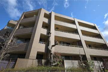 ファミール花屋敷の外観（南側から）